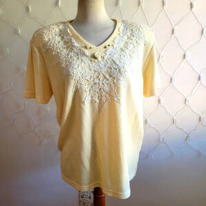 Vintage Pullover Top by Teddi / Pastel Yellow / 3D Textured / Size Medium